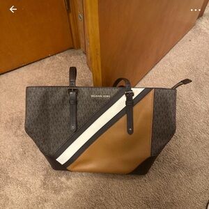 Genuine Ladies Michael Kors large leather bag. Great condition.